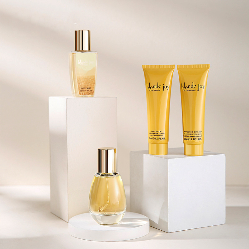 Coffret cadeau de soins de la peau pour bain spa comprenant un gel douche, une lotion pour le corps, une brume corporelle et un parfum pour femme